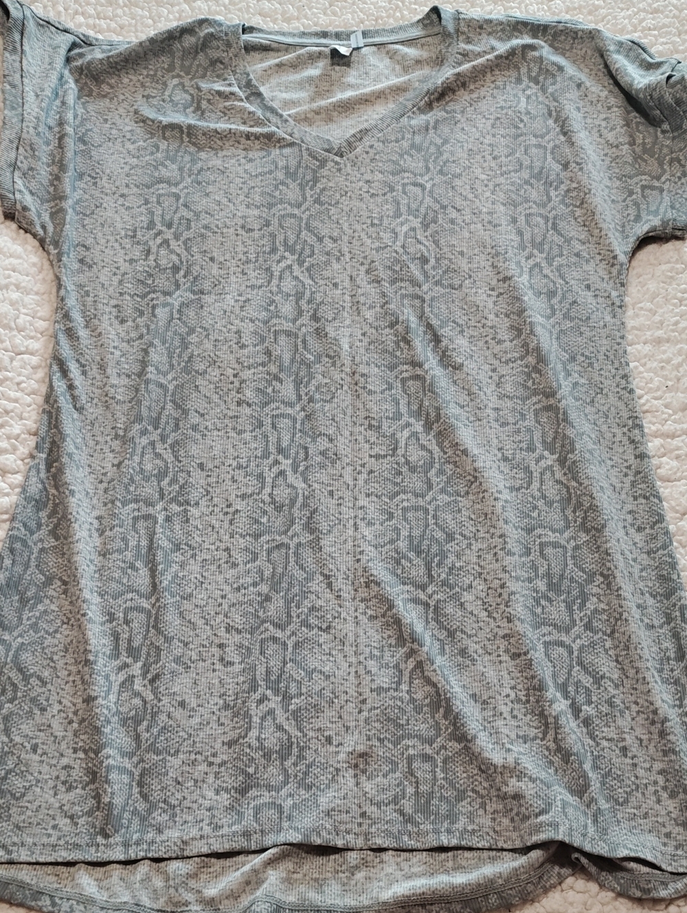 Bare Necessities Gray V-Neck Short Sleeve Tunic Snake Print Nightgown